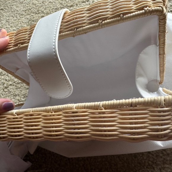 White wicker lunchbox - Picture 5 of 6